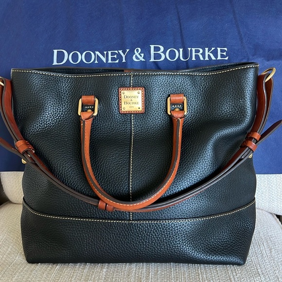 Dooney & Bourke Handbags - NWOT 💥 Dooney & Bourke Pebble Grain Chelsea bag